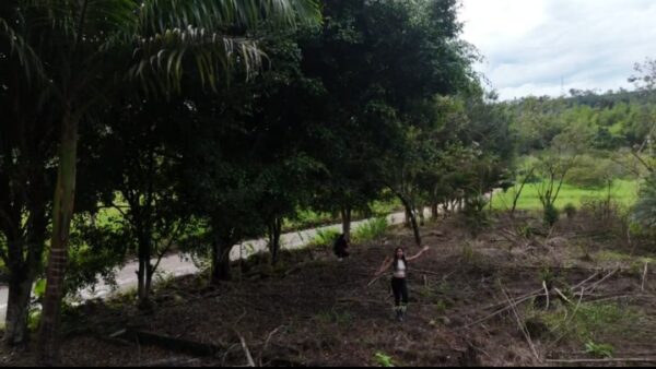 Lote de 1400 m2 esquinero en Sucúa