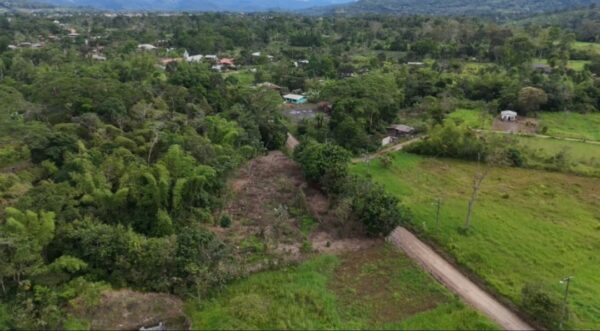 Lote de 1400 m2 esquinero en Sucúa