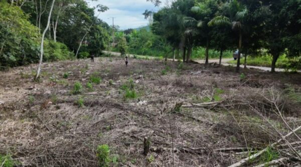 Lote de 1400 m2 esquinero en Sucúa