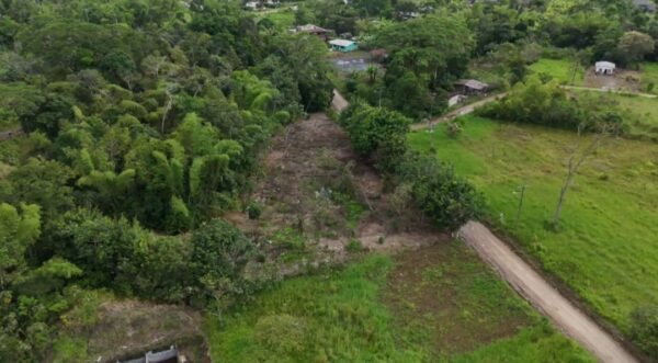 Lote de 1400 m2 esquinero en Sucúa