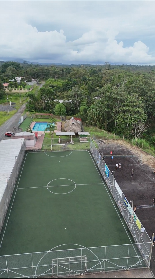 Proaño - Junto a la cancha sintética