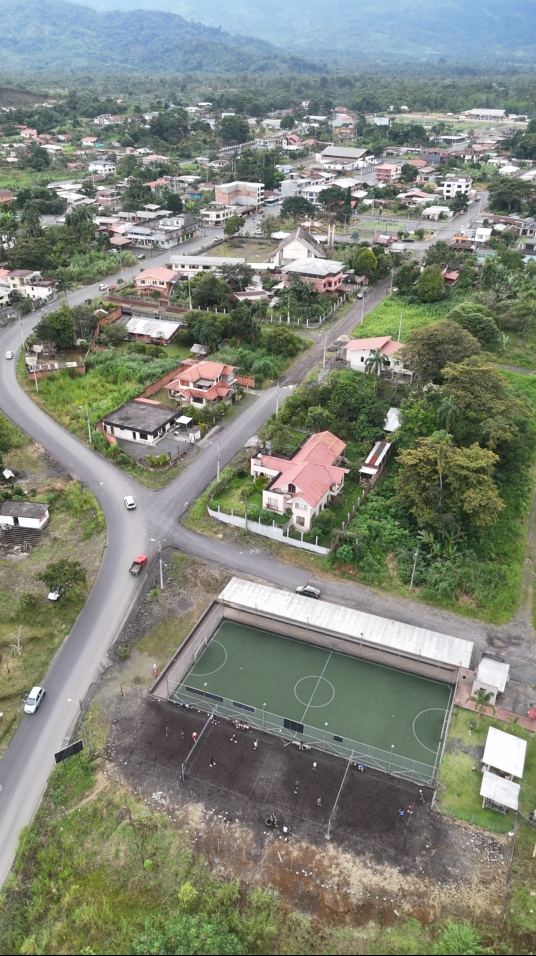 Proaño - Junto a la cancha sintética